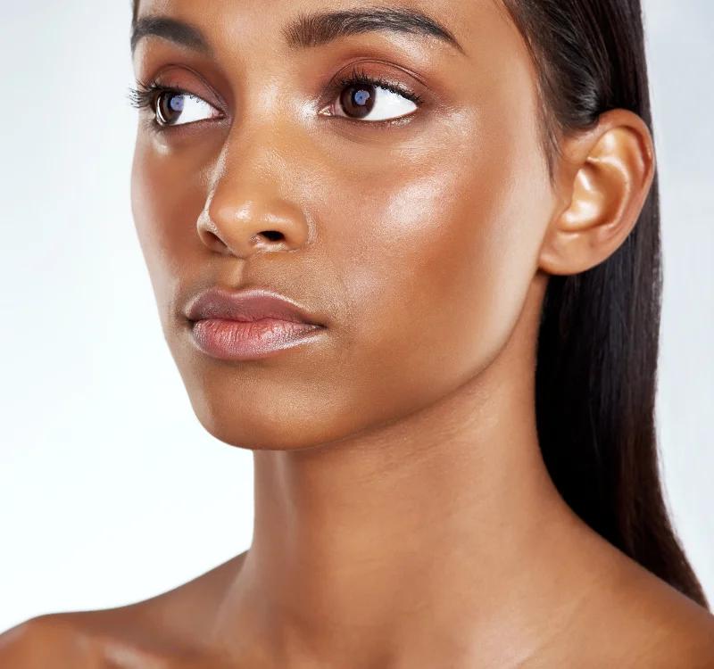 A Complete Guide For Oily Skin: Symptoms, Tips To Manage It & Remedies